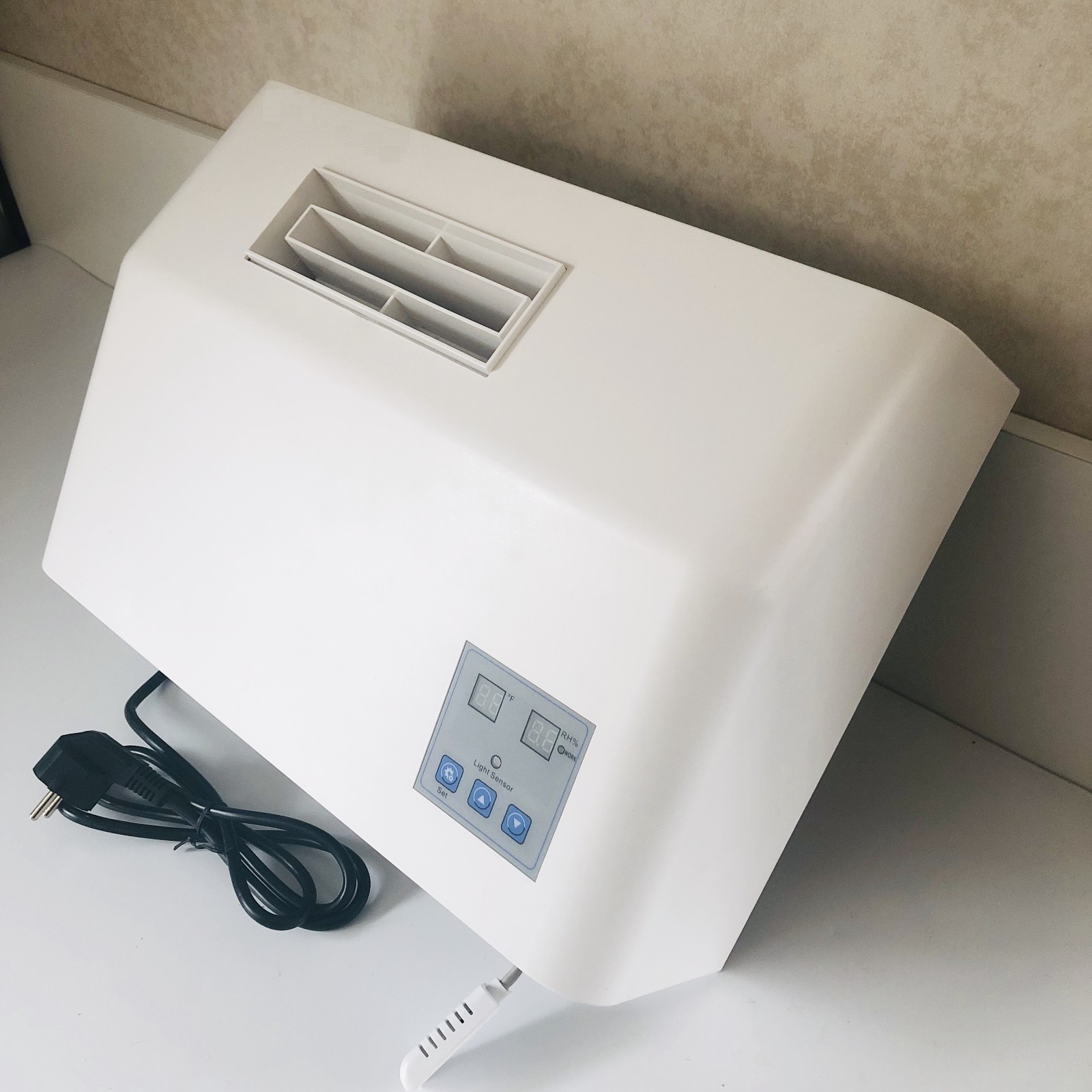 1.6L humidifier.jpg